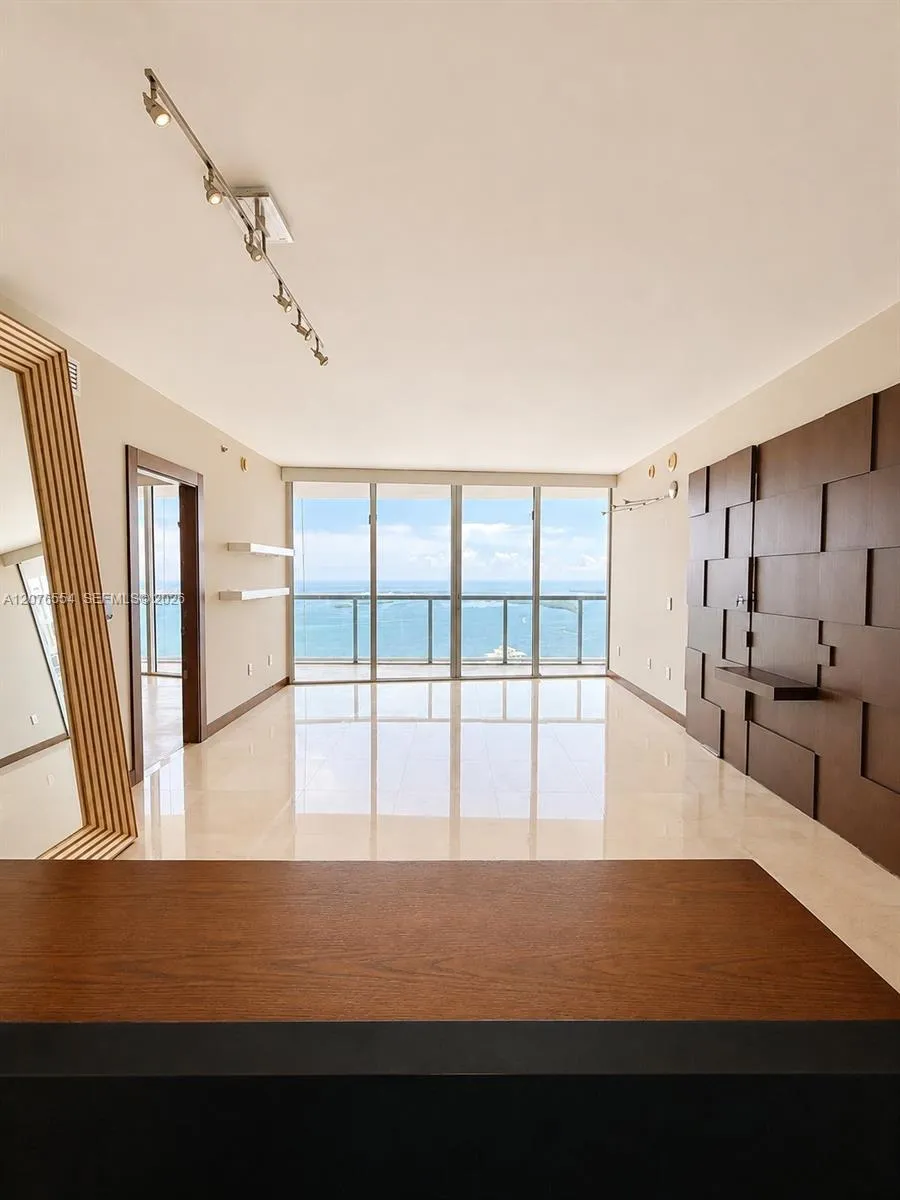 465 Brickell Ave #5605 Miami, FL 33131