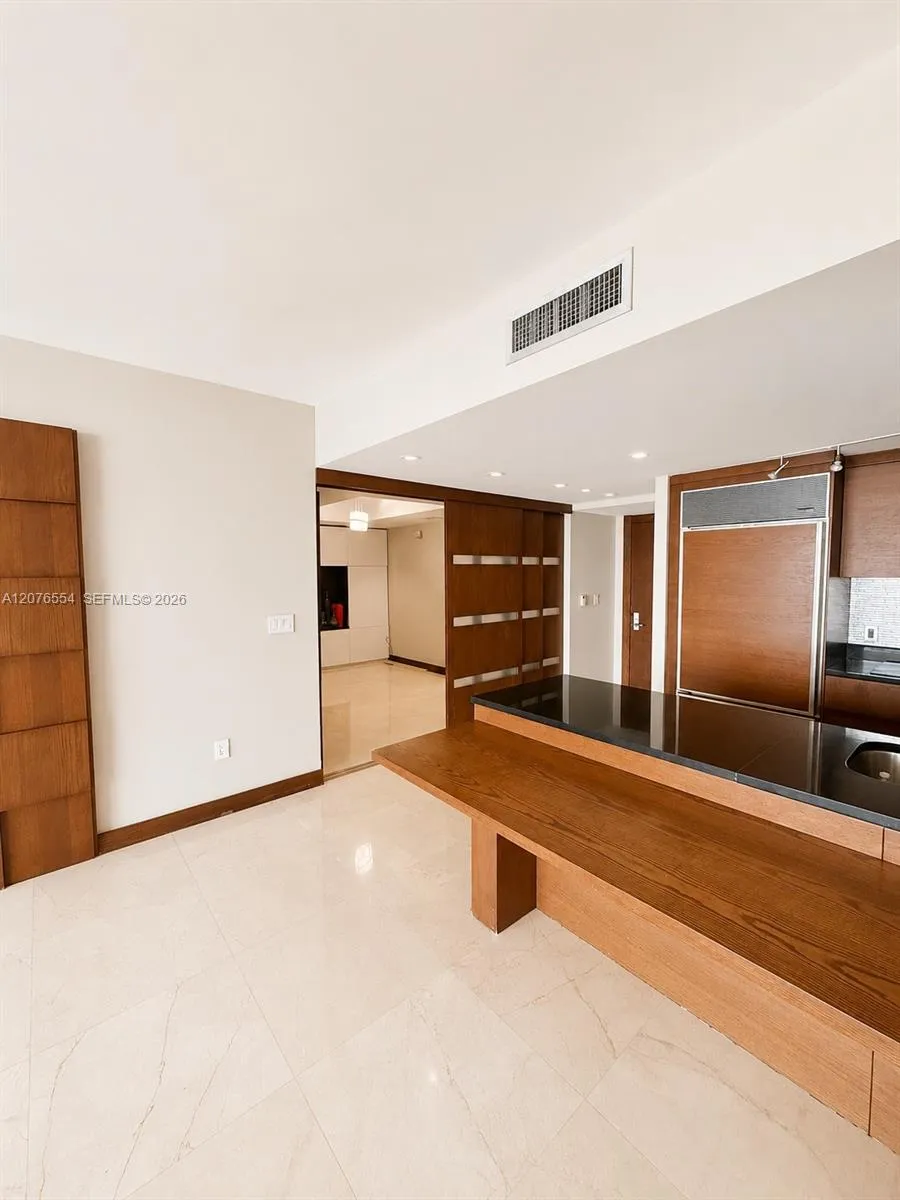 465 Brickell Ave #5605 Miami, FL 33131