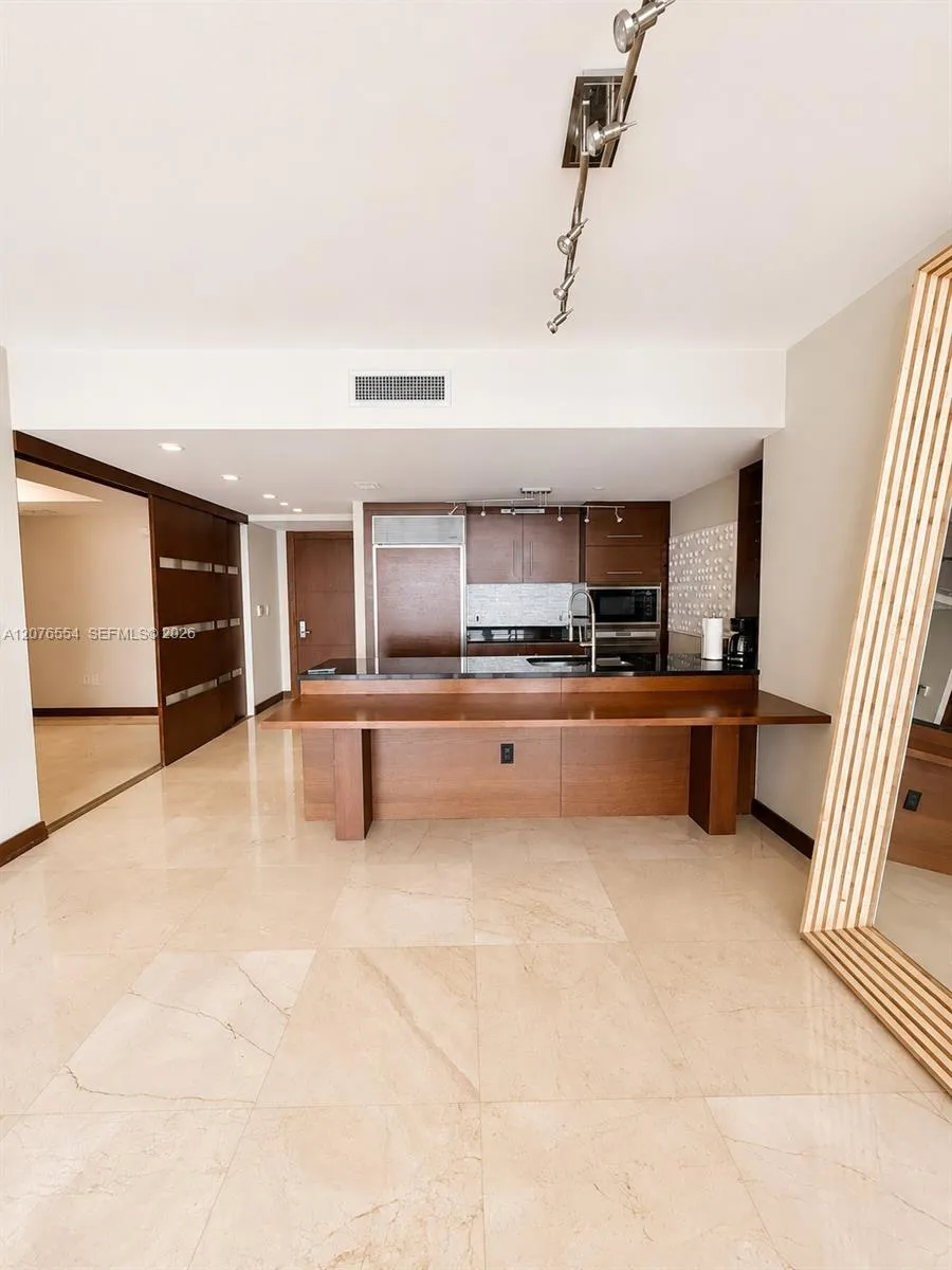 465 Brickell Ave #5605 Miami, FL 33131