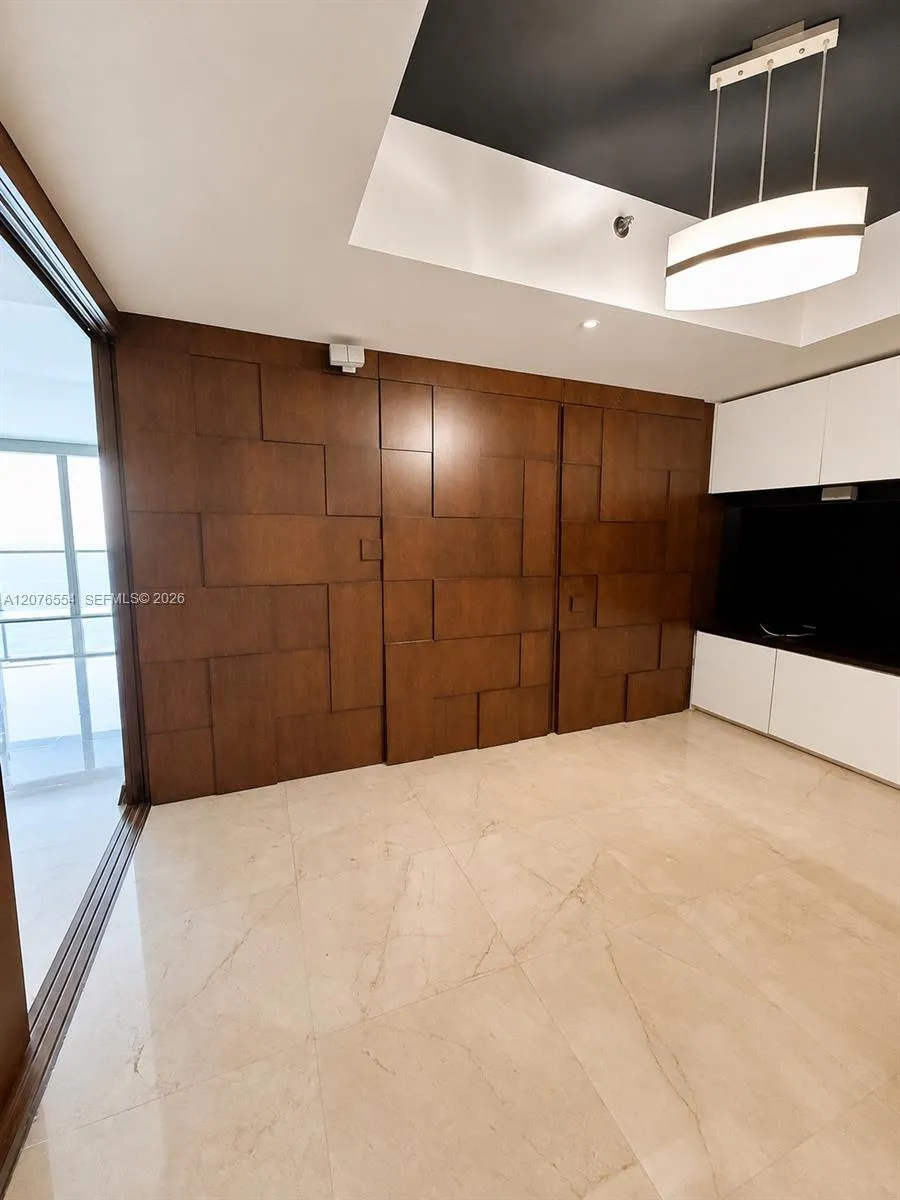 465 Brickell Ave #5605 Miami, FL 33131