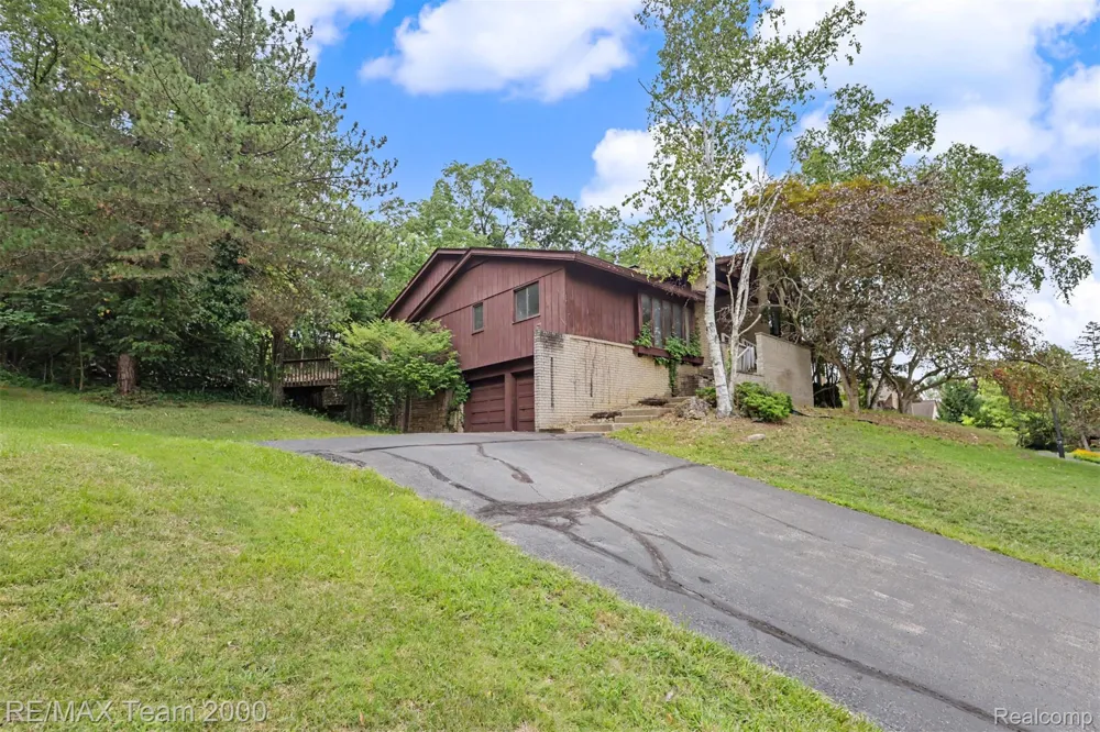3030 Bloomfield Park Drive West Bloomfield Charter Township, MI 48323