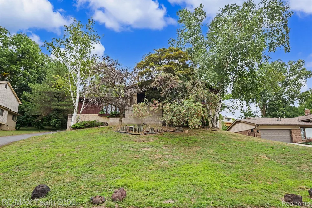 3030 Bloomfield Park Drive West Bloomfield Charter Township, MI 48323