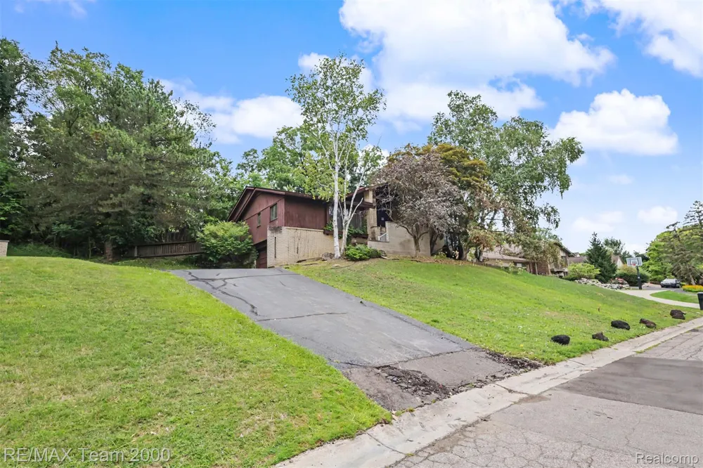 3030 Bloomfield Park Drive West Bloomfield Charter Township, MI 48323