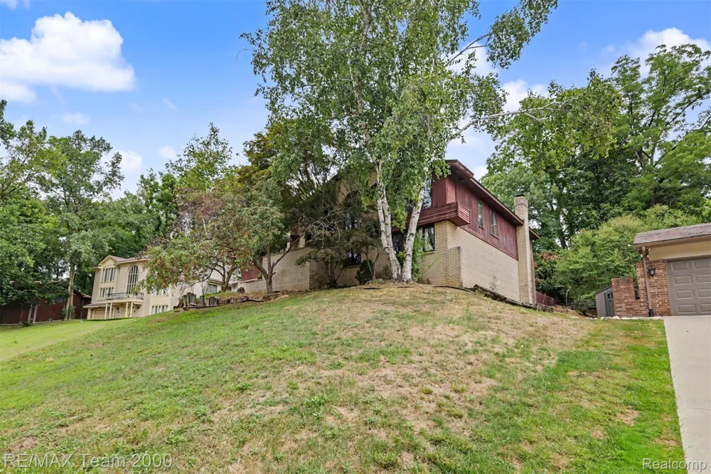 3030 Bloomfield Park Drive West Bloomfield Charter Township, MI 48323