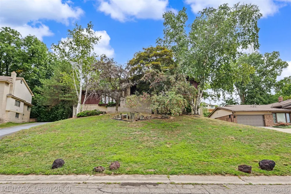 3030 Bloomfield Park Drive West Bloomfield Charter Township, MI 48323