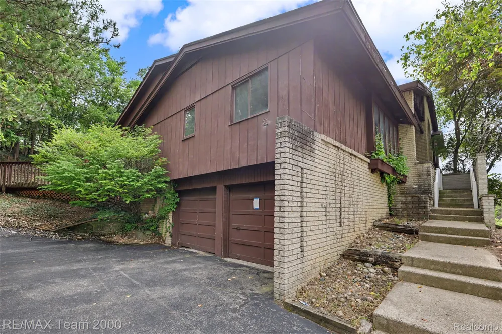 3030 Bloomfield Park Drive West Bloomfield Charter Township, MI 48323