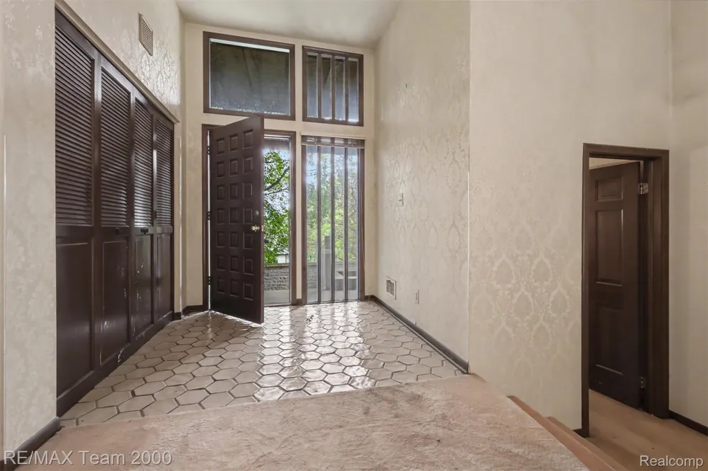 3030 Bloomfield Park Drive West Bloomfield Charter Township, MI 48323