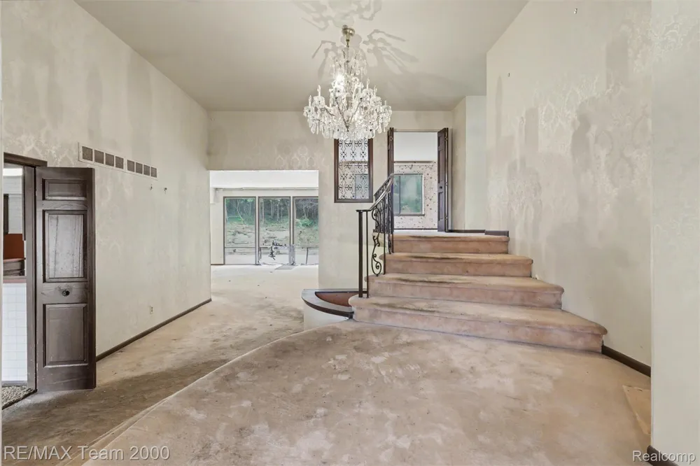 3030 Bloomfield Park Drive West Bloomfield Charter Township, MI 48323