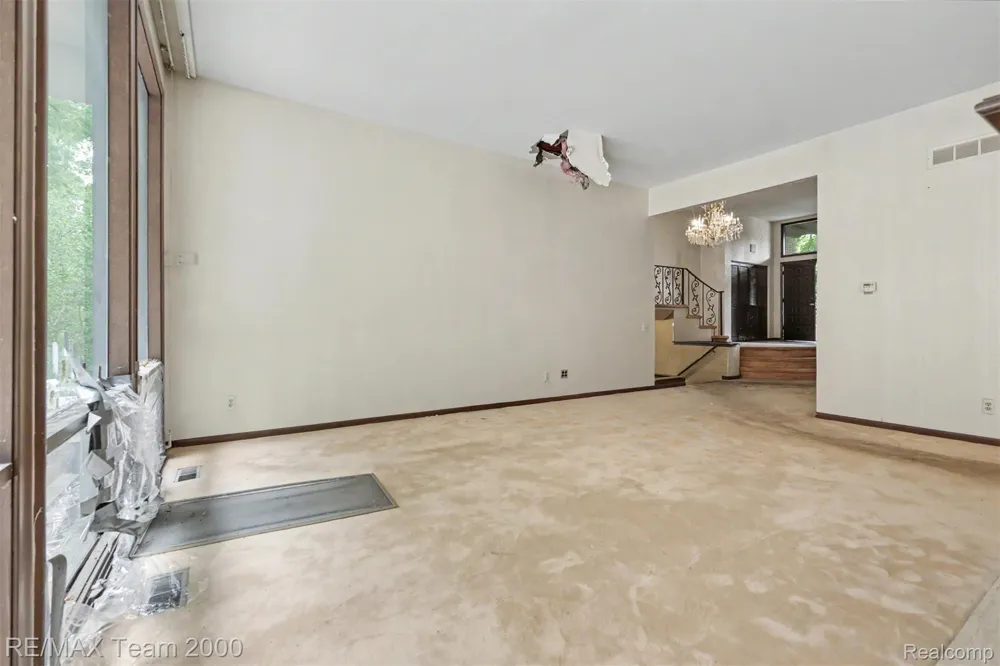 3030 Bloomfield Park Drive West Bloomfield Charter Township, MI 48323
