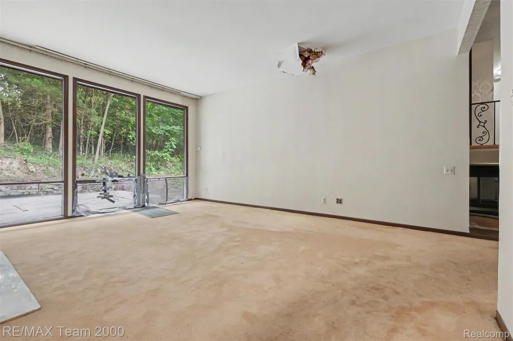 3030 Bloomfield Park Drive West Bloomfield Charter Township, MI 48323