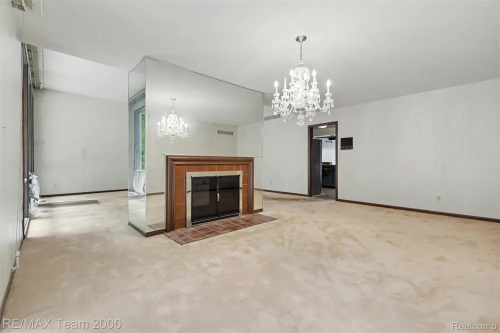 3030 Bloomfield Park Drive West Bloomfield Charter Township, MI 48323