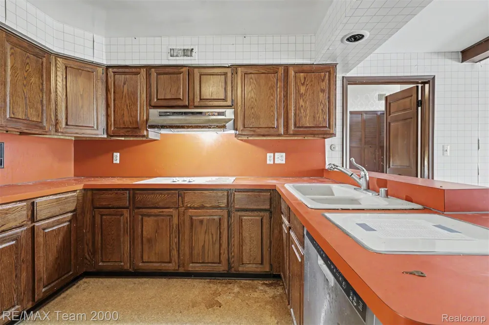 3030 Bloomfield Park Drive West Bloomfield Charter Township, MI 48323