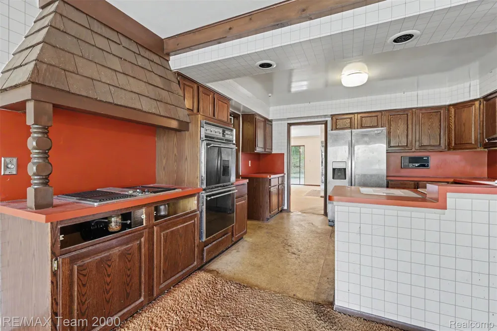 3030 Bloomfield Park Drive West Bloomfield Charter Township, MI 48323