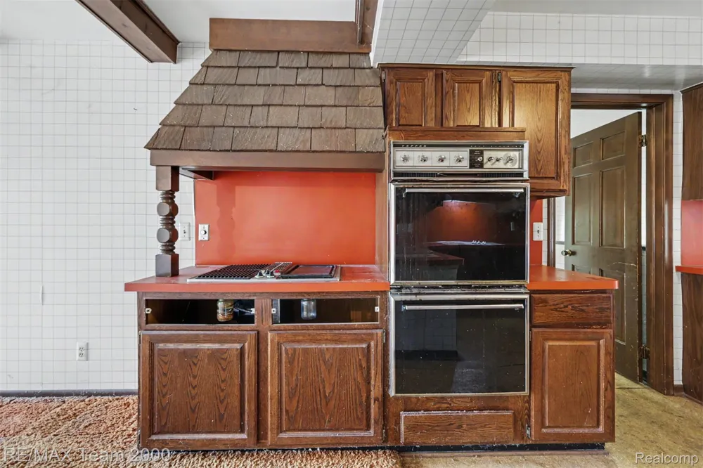 3030 Bloomfield Park Drive West Bloomfield Charter Township, MI 48323
