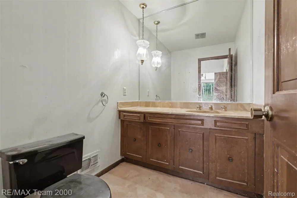 3030 Bloomfield Park Drive West Bloomfield Charter Township, MI 48323