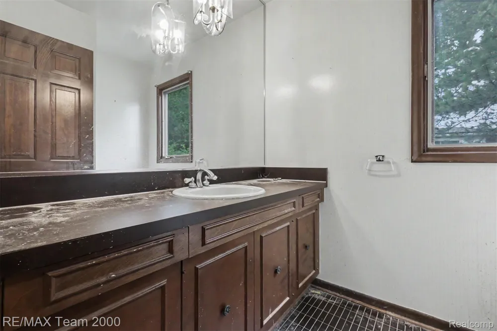 3030 Bloomfield Park Drive West Bloomfield Charter Township, MI 48323