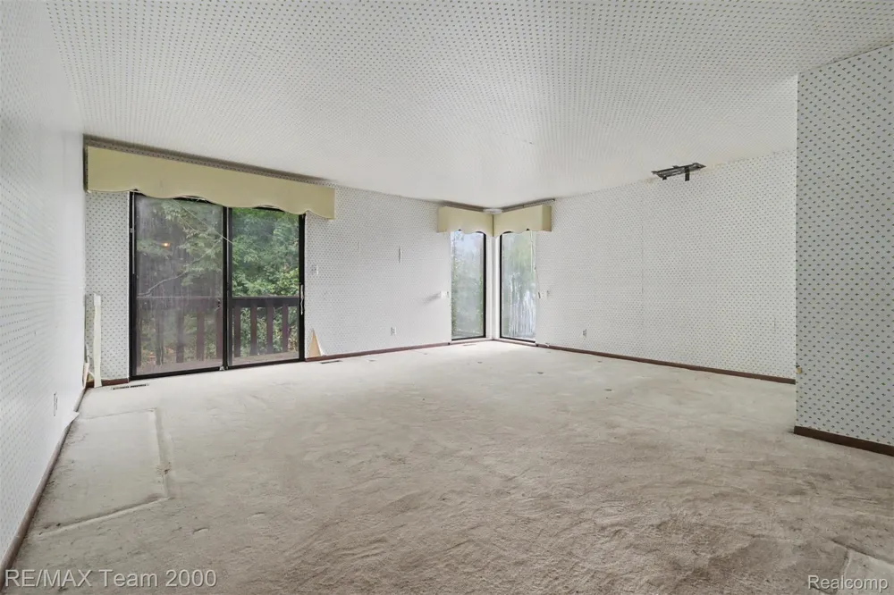 3030 Bloomfield Park Drive West Bloomfield Charter Township, MI 48323