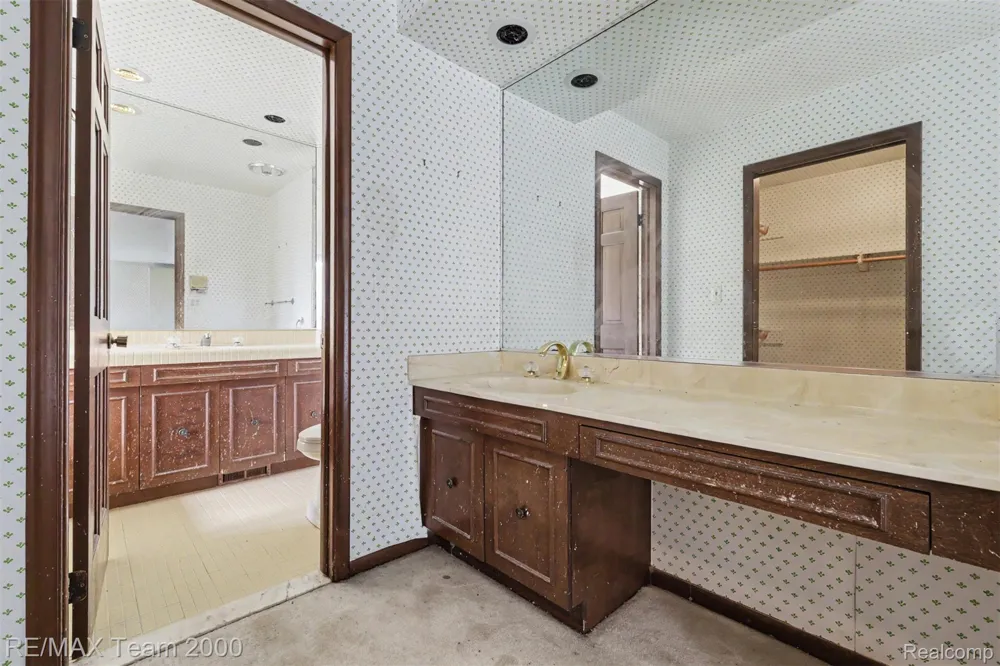 3030 Bloomfield Park Drive West Bloomfield Charter Township, MI 48323