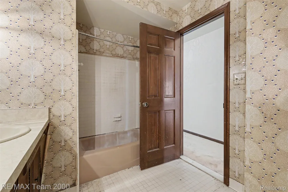 3030 Bloomfield Park Drive West Bloomfield Charter Township, MI 48323