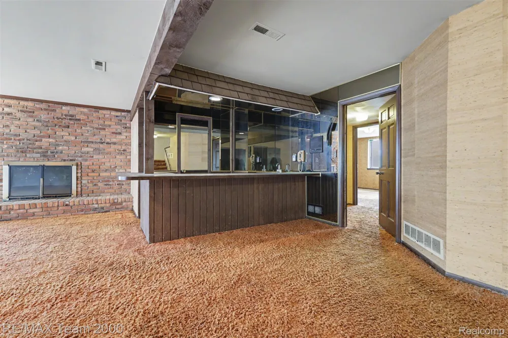 3030 Bloomfield Park Drive West Bloomfield Charter Township, MI 48323