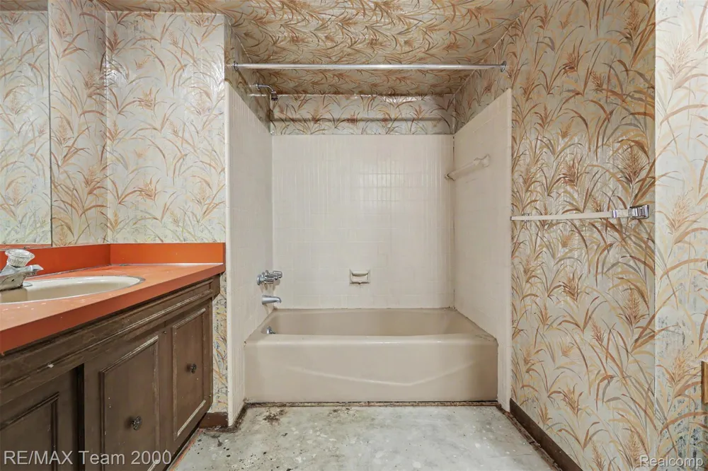 3030 Bloomfield Park Drive West Bloomfield Charter Township, MI 48323