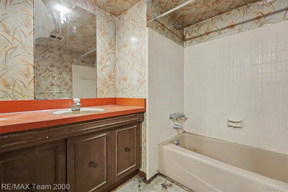 3030 Bloomfield Park Drive West Bloomfield Charter Township, MI 48323