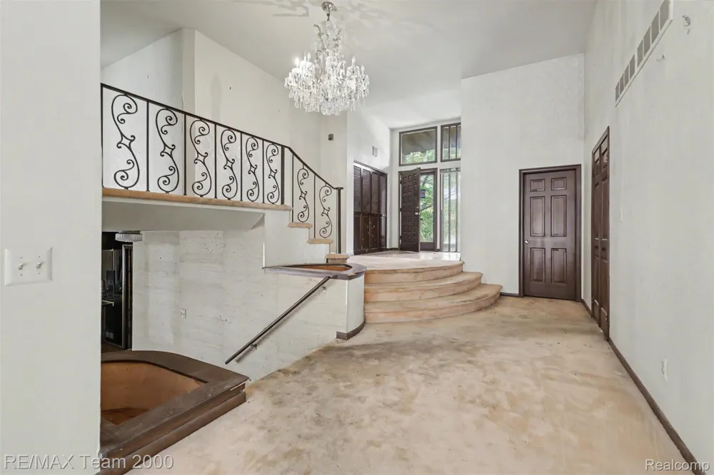 3030 Bloomfield Park Drive West Bloomfield Charter Township, MI 48323