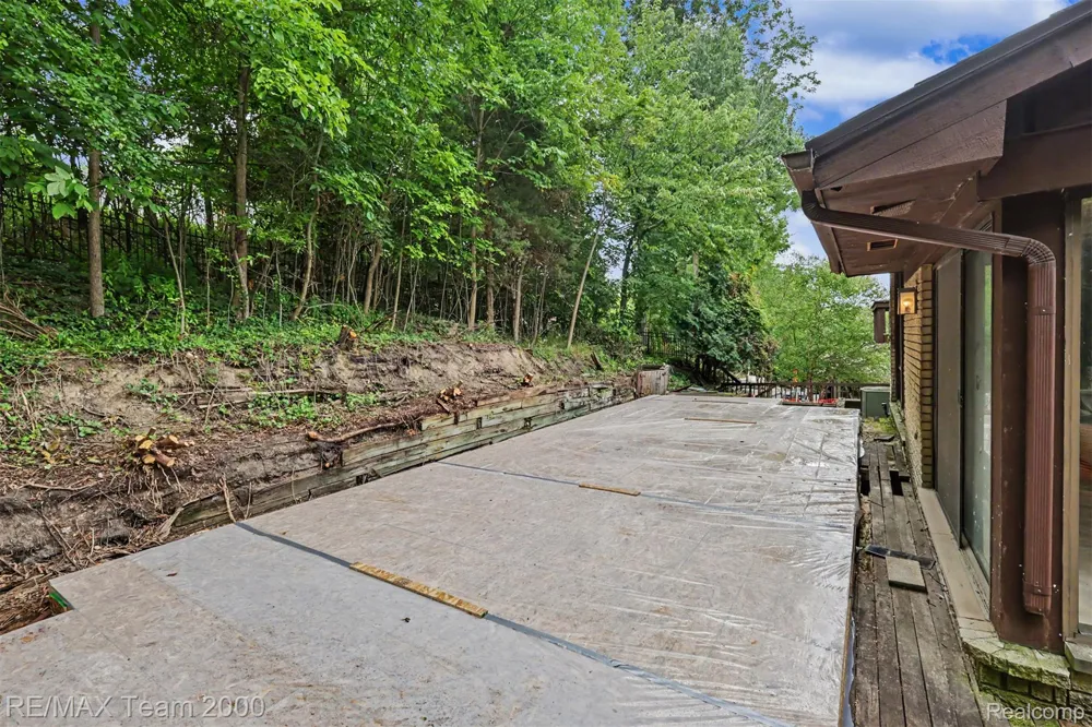 3030 Bloomfield Park Drive West Bloomfield Charter Township, MI 48323