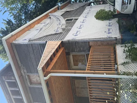192 W Grand