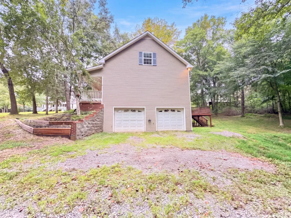 608 Beechtree Ct Burns, TN 37029