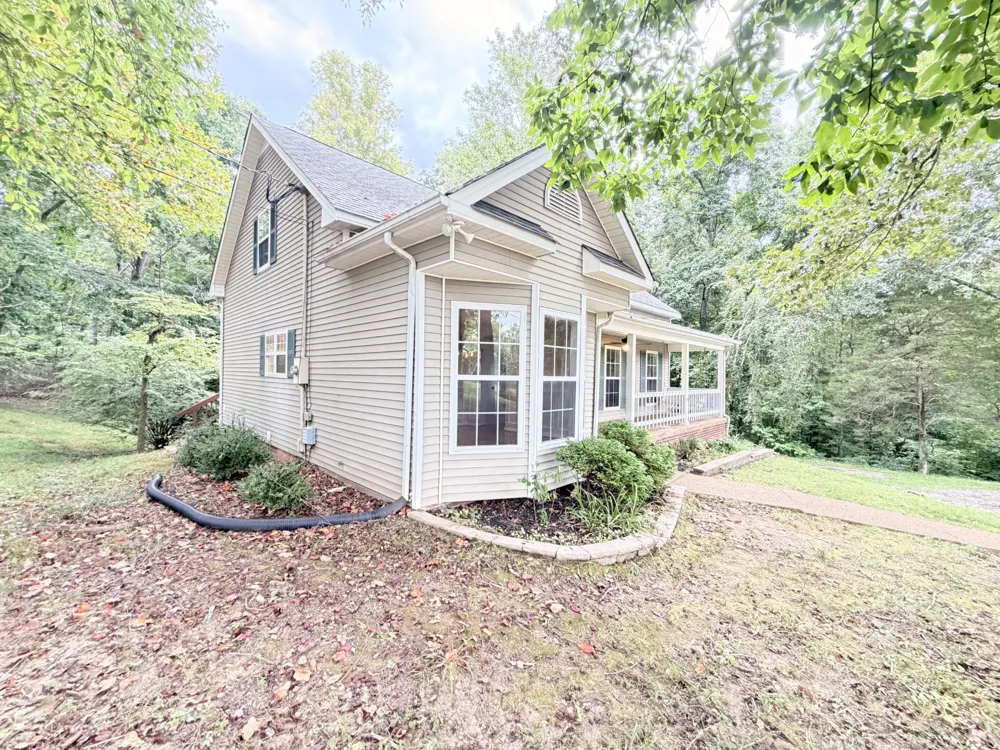 608 Beechtree Ct Burns, TN 37029