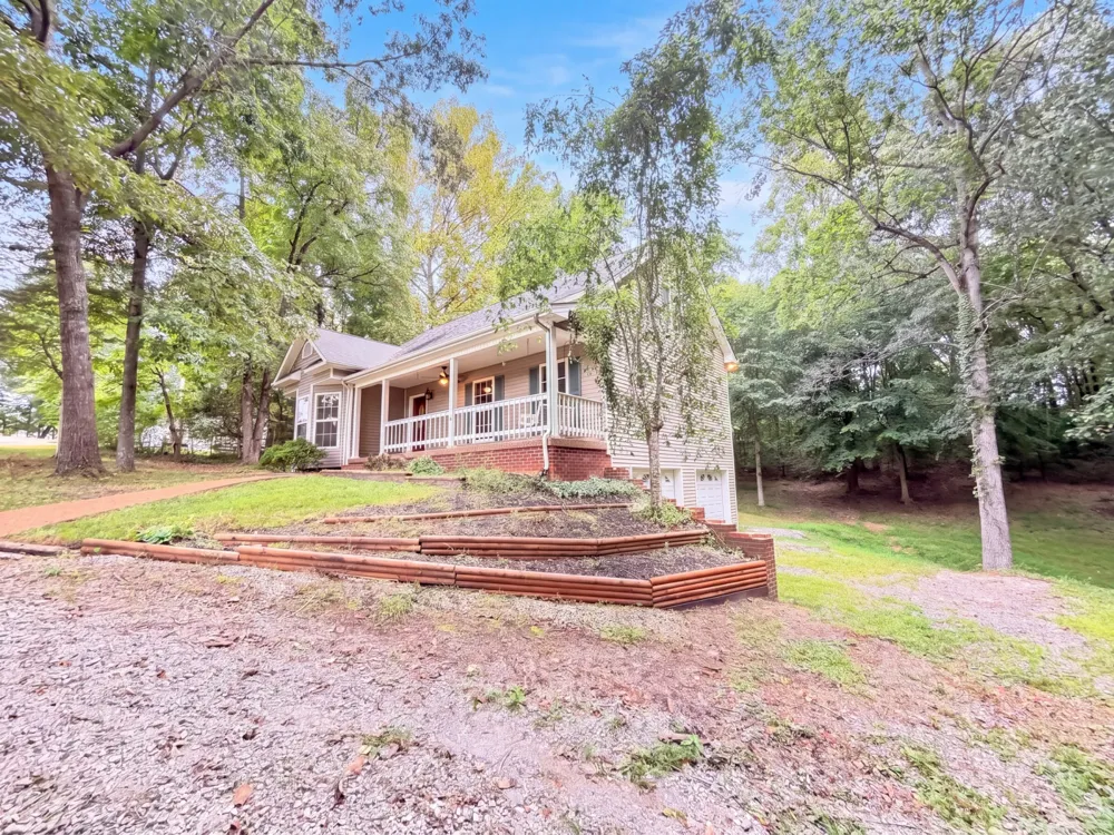 608 Beechtree Ct Burns, TN 37029