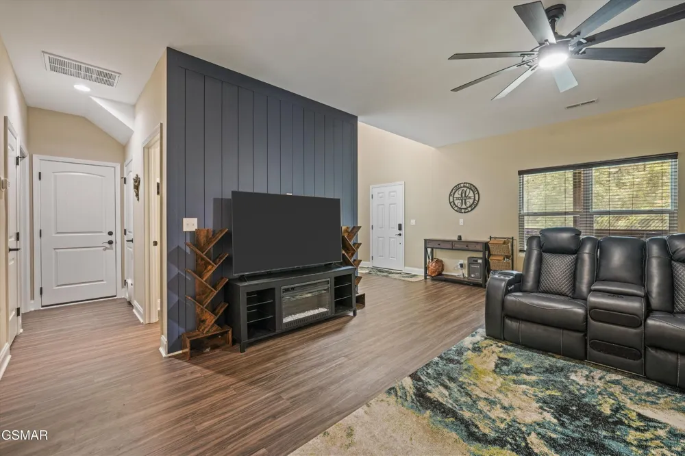 1836 Big Buck Lane Lane Sevierville, TN 37876