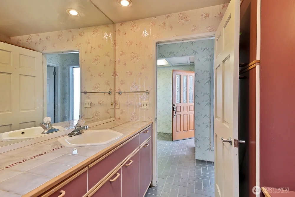 3705 Steelhead Drive Greenbank, WA 98253