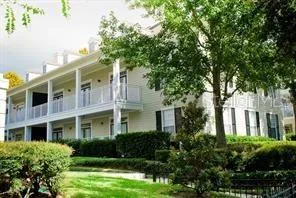 239 LONGVIEW AVENUE #201