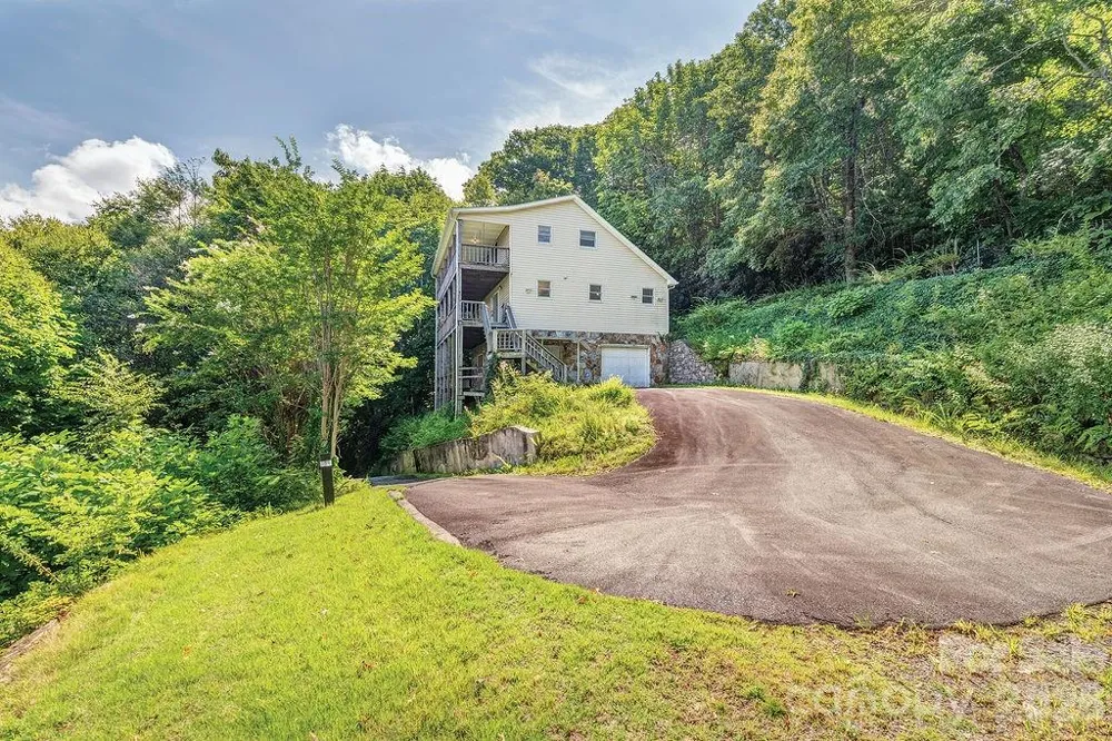 94 Marcellina Drive Fairview, NC 28730