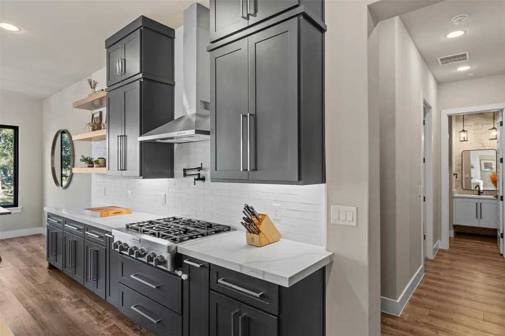 316 Stockman Drive Dripping Springs, TX 78620