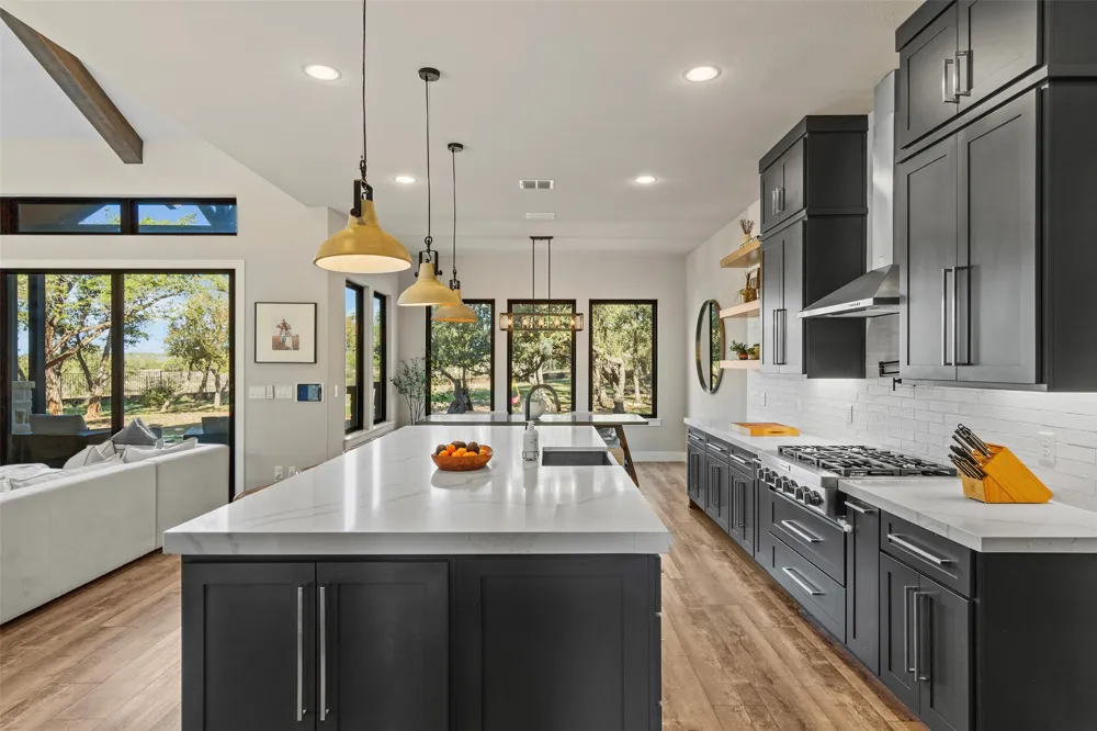 316 Stockman Drive Dripping Springs, TX 78620