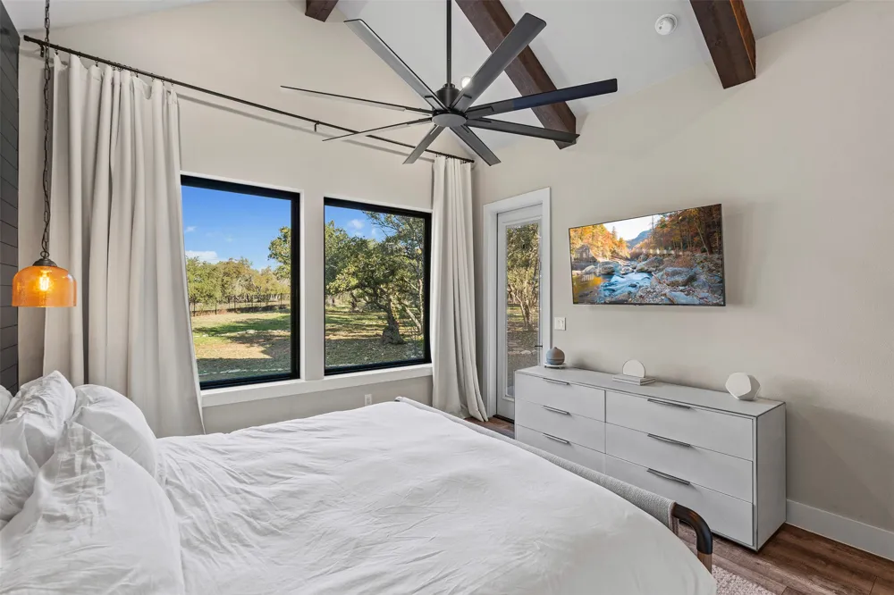 316 Stockman Drive Dripping Springs, TX 78620