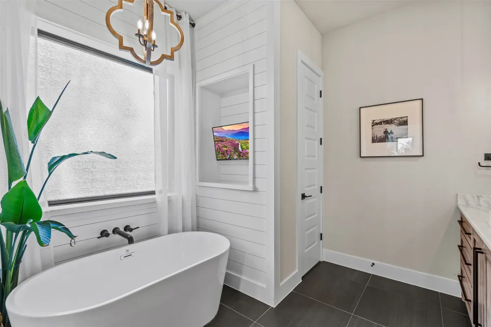 316 Stockman Drive Dripping Springs, TX 78620