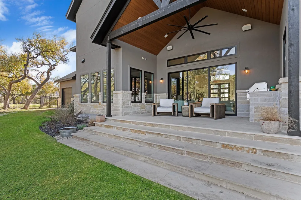 316 Stockman Drive Dripping Springs, TX 78620