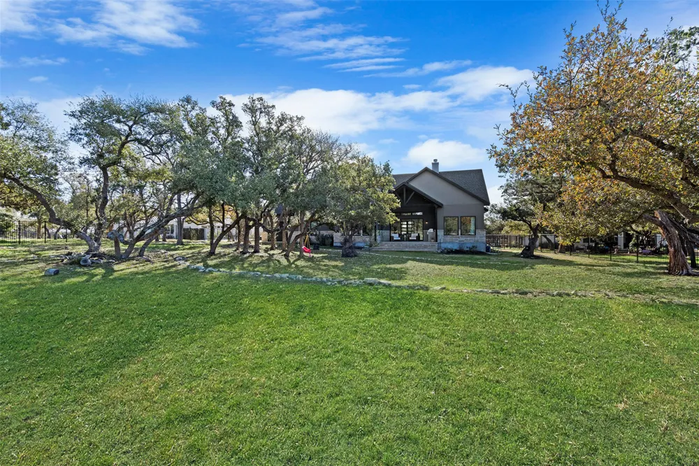 316 Stockman Drive Dripping Springs, TX 78620