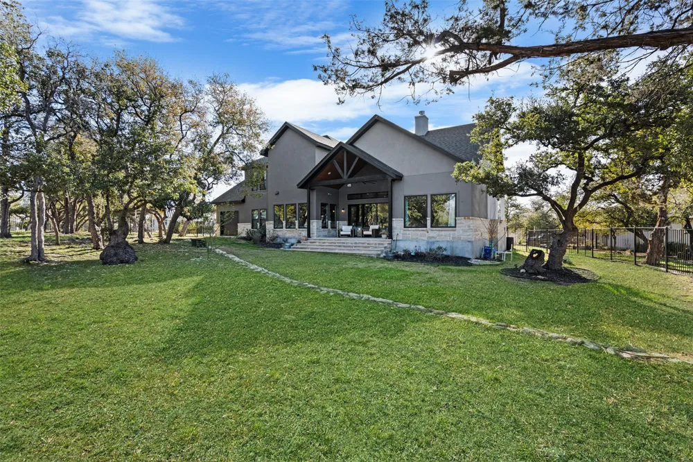 316 Stockman Drive Dripping Springs, TX 78620