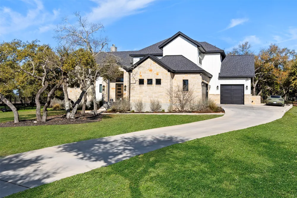 316 Stockman Drive Dripping Springs, TX 78620