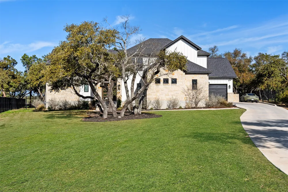 316 Stockman Drive Dripping Springs, TX 78620