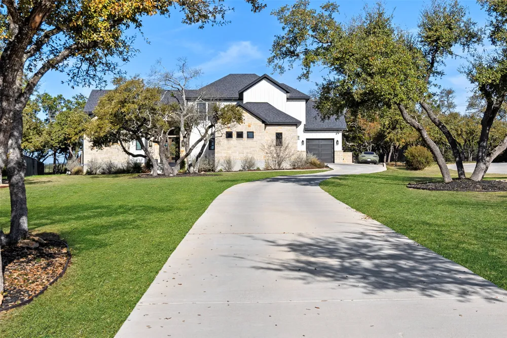 316 Stockman Drive Dripping Springs, TX 78620