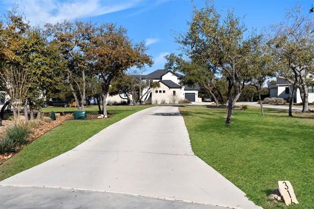316 Stockman Drive Dripping Springs, TX 78620