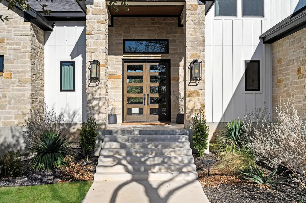 316 Stockman Drive Dripping Springs, TX 78620