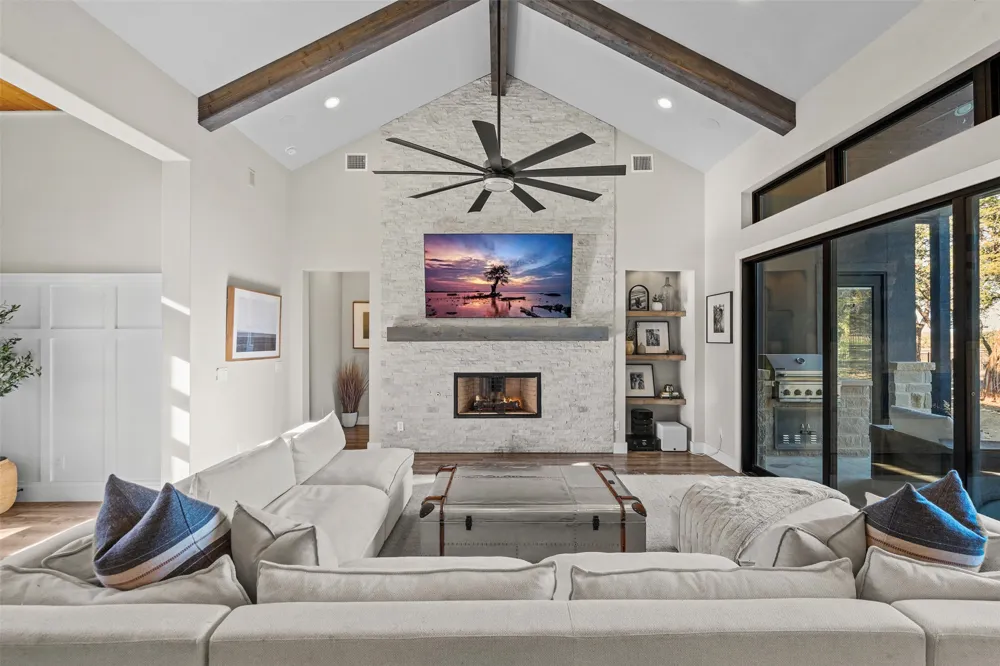 316 Stockman Drive Dripping Springs, TX 78620