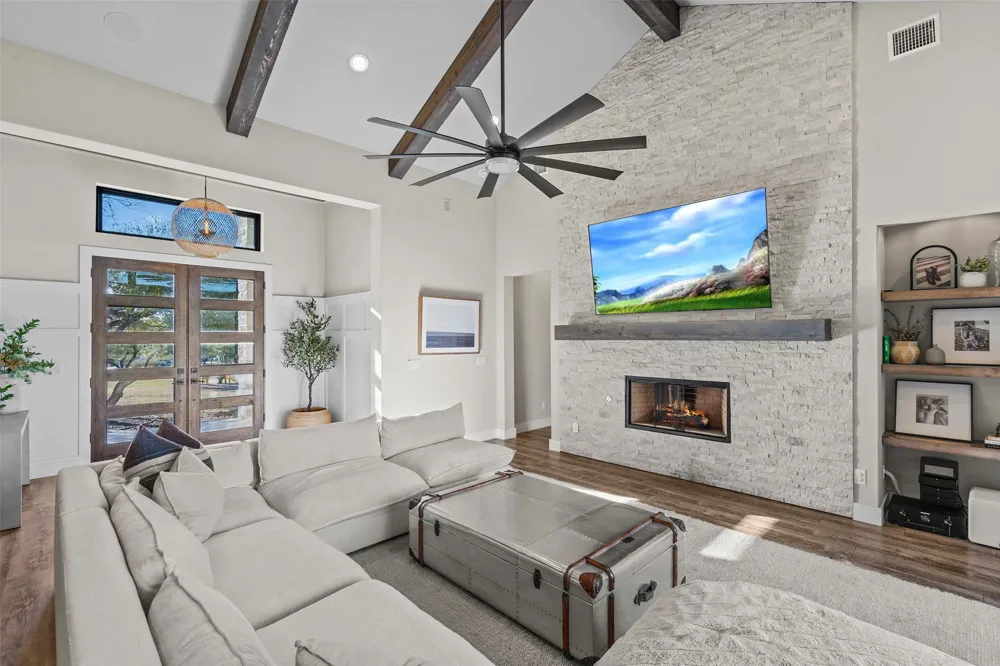 316 Stockman Drive Dripping Springs, TX 78620